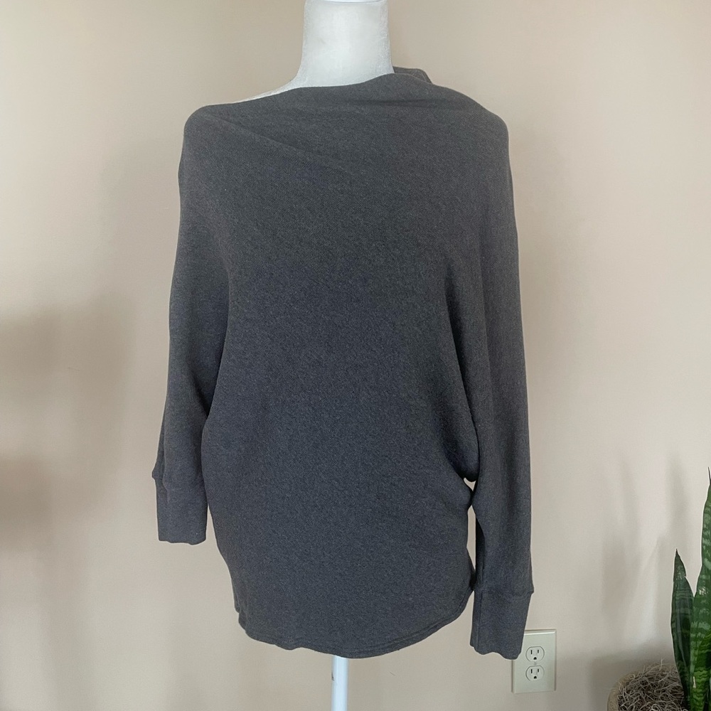 Vince off the shoulder sweater L